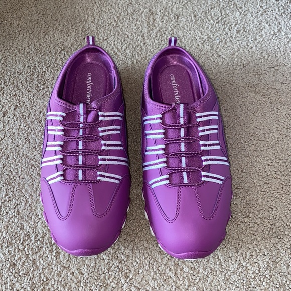 NIB Women’s magenta wide width slip on shoes - Picture 2 of 8